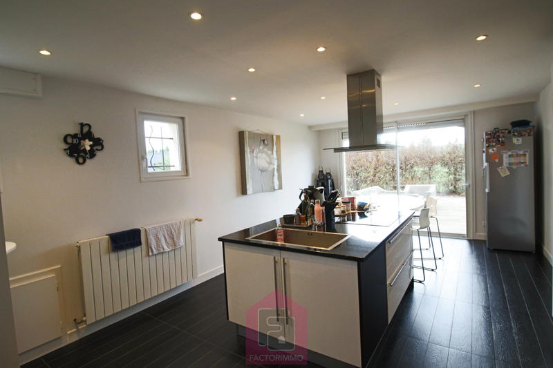 Maison - 230 m² - 7 pièces