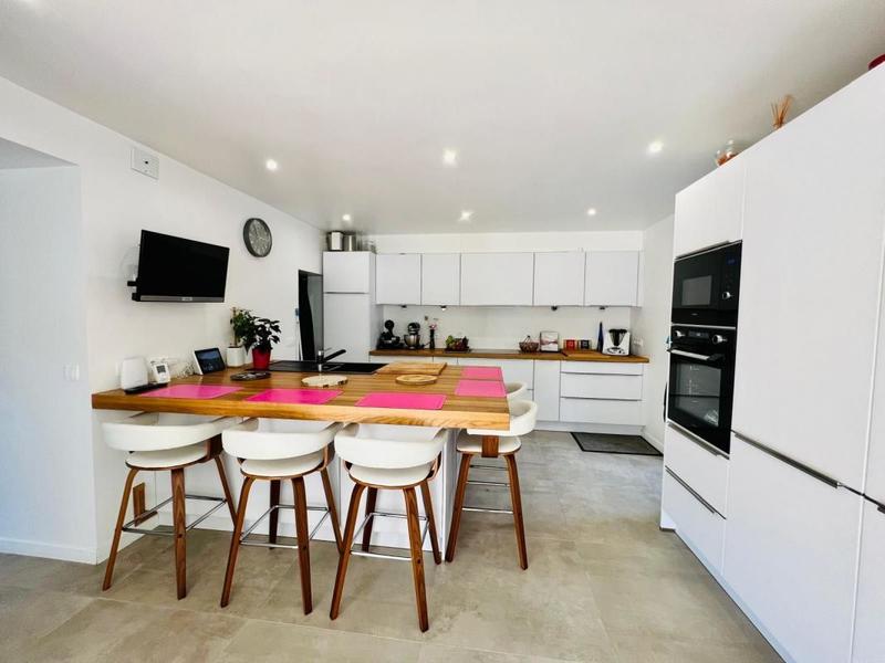 Maison - 300 m² - 7 pièces