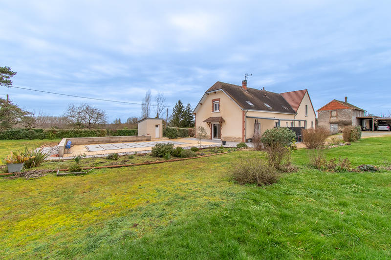 Maison - 281 m² - 10 pièces