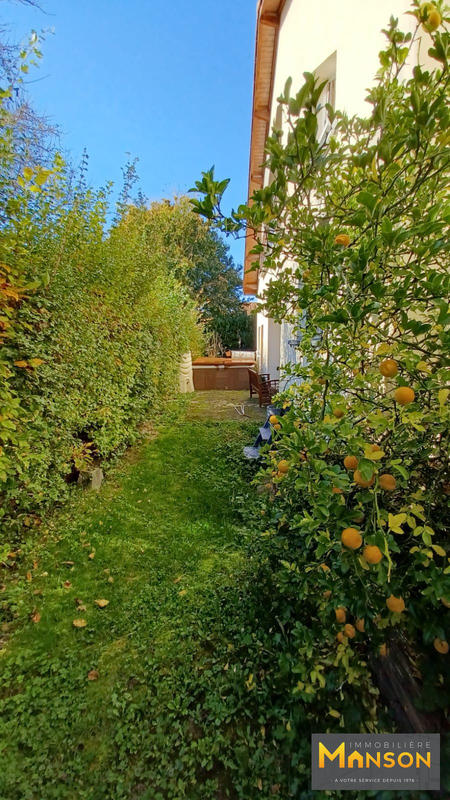 Maison - 322 m² - 12 pièces