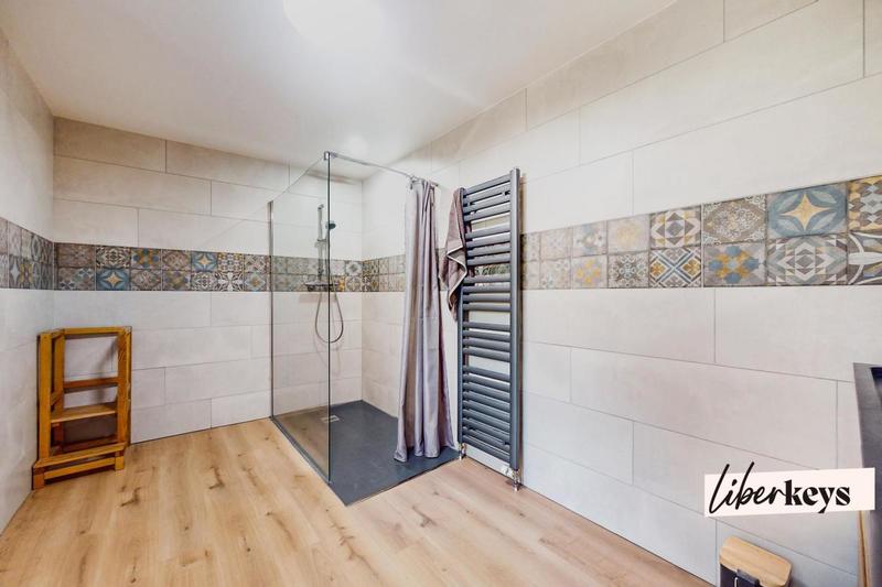 Demeure - 260 m² - 6 pièces