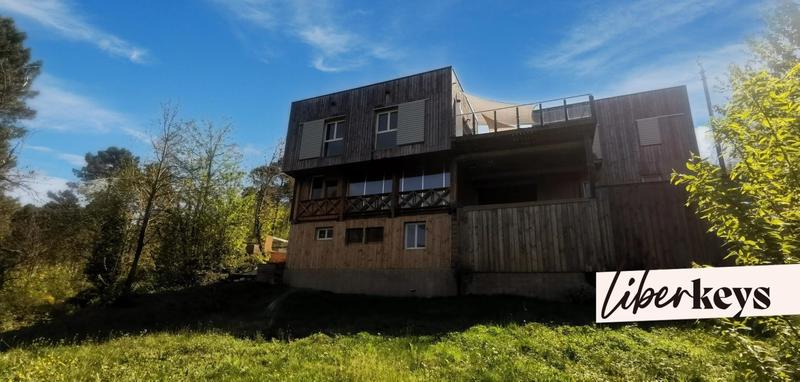 Maison - 225 m² - 7 pièces