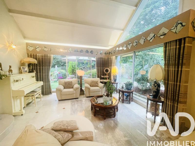 Maison - 180 m² - 8 pièces