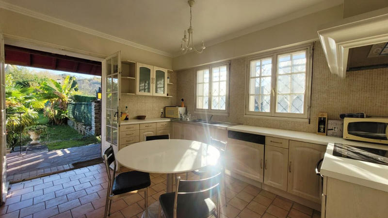 Maison - 220 m² - 7 pièces