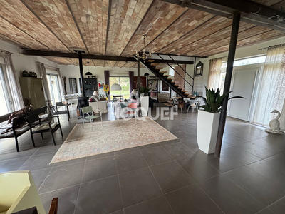 Maison - 257 m² - 5 pièces