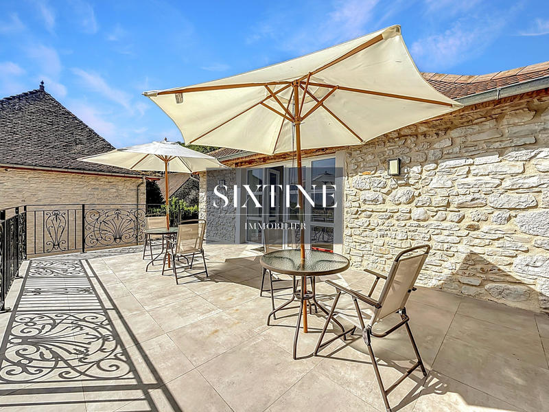 Maison ancienne - 692 m² - 16 pièces