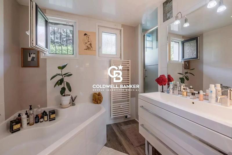 Maison - 179 m² - 7 pièces