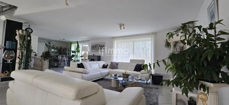 Maison - 232 m² - 6 pièces