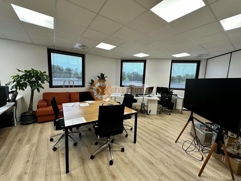 Bureau - 236 m²