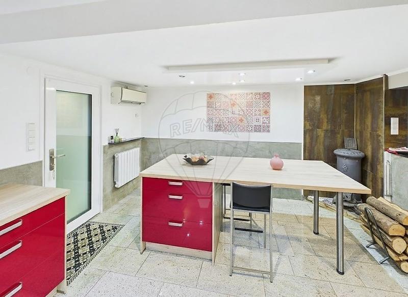 Maison - 180 m² - 8 pièces