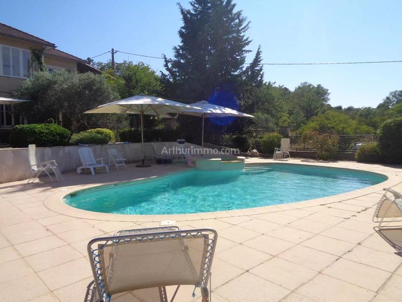 Maison - 240 m² - 10 pièces