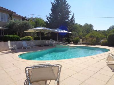 Maison - 240 m² - 10 pièces