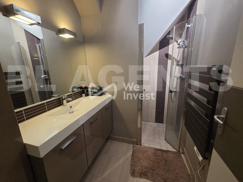 Maison - 180 m² - 9 pièces