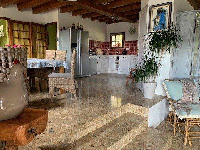 Maison - 250 m² - 10 pièces