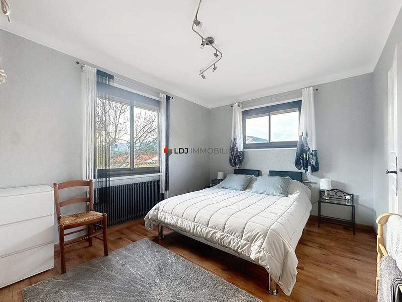 Maison - 190 m² - 8 pièces