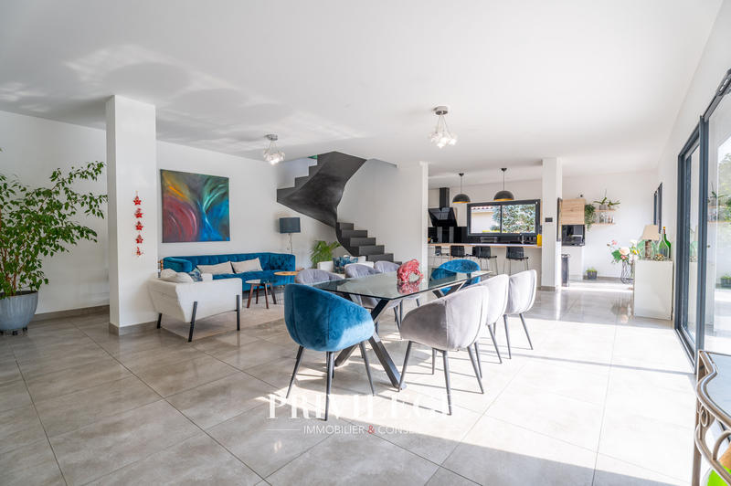 Maison - 199 m² - 6 pièces