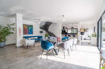 Maison - 199 m² - 6 pièces