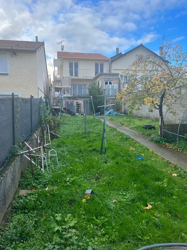 Maison traditionnelle - 140 m² - 7 pièces