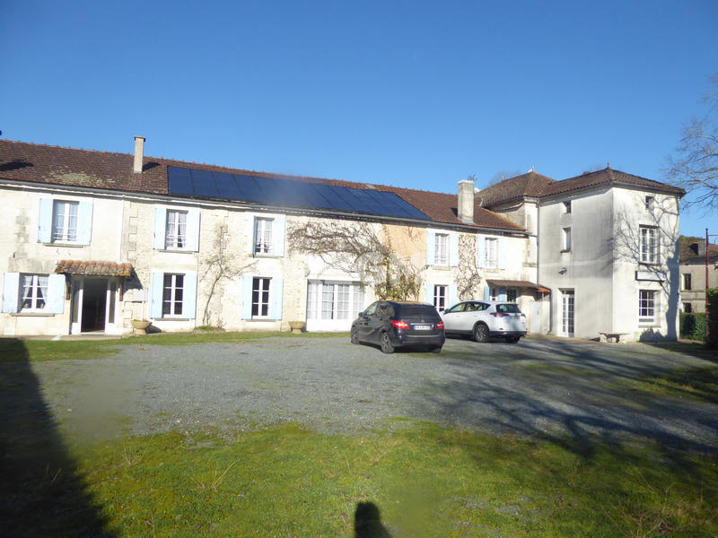 Propriété - 800 m² - 25 pièces