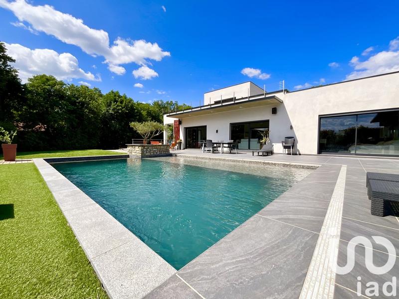 Maison - 218 m² - 6 pièces