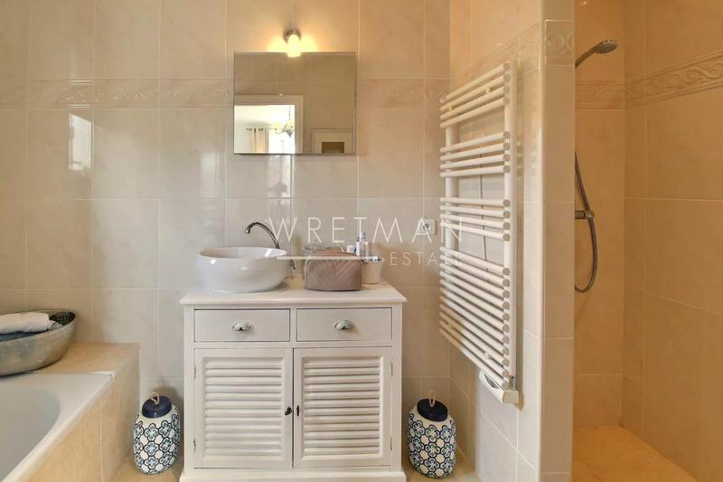 Villa - 192 m² - 8 pièces