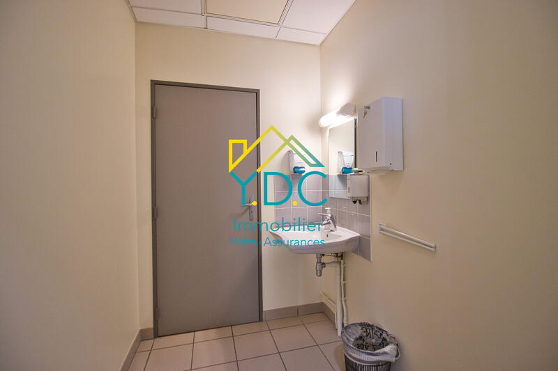 Local d'activités - 232 m² - 8 pièces