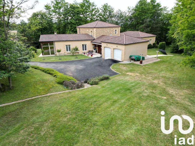 Maison - 260 m² - 10 pièces