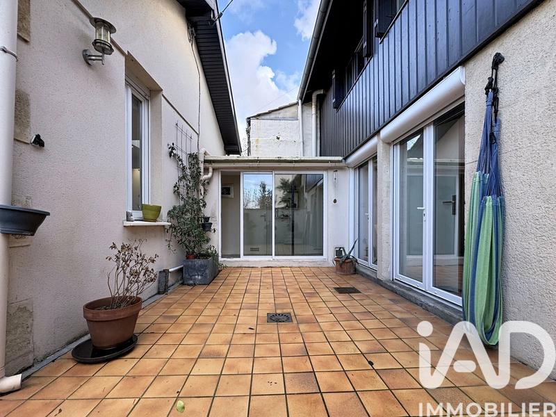 Maison - 202 m² - 8 pièces