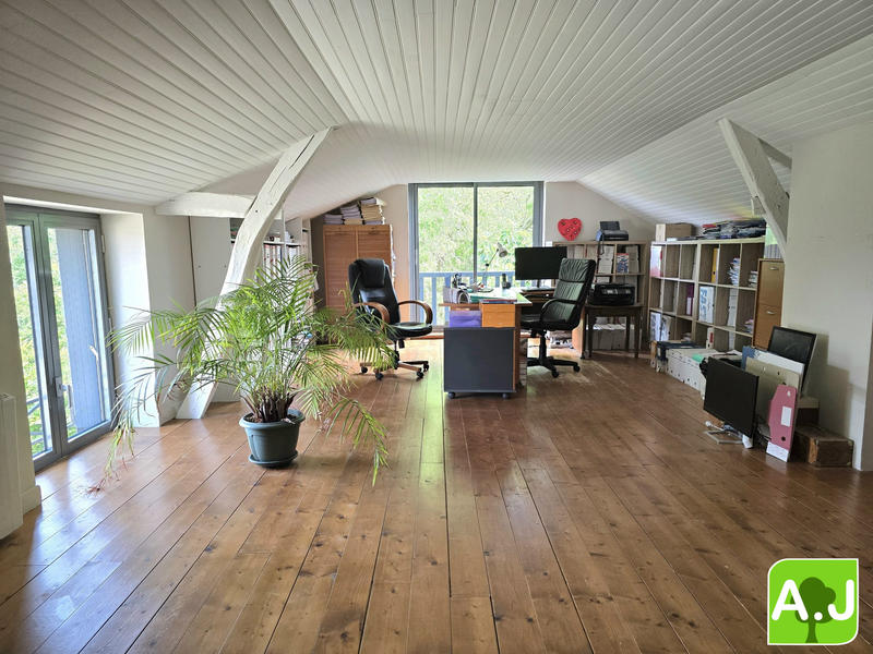 Maison - 180 m² - 8 pièces