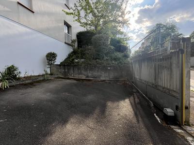 Parking / Garage - 10 m²