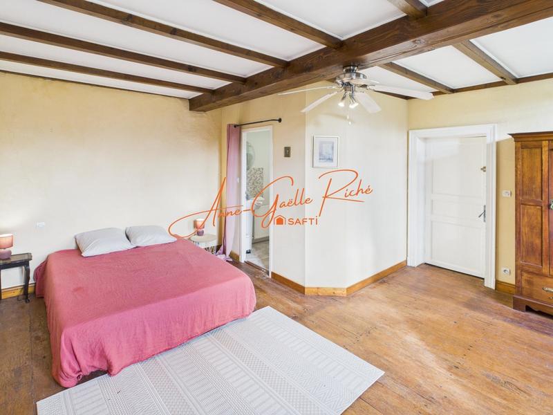 Propriété - 333 m² - 12 pièces