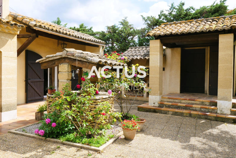 Maison - 255 m² - 8 pièces