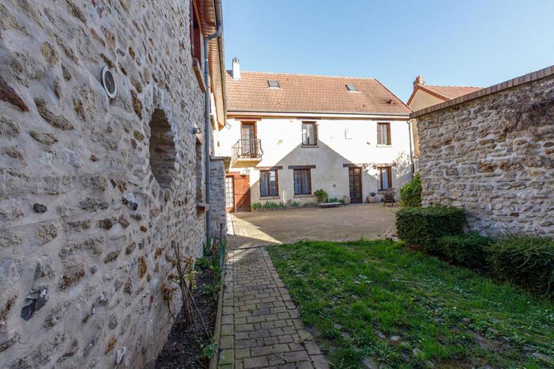 Maison - 177 m² - 9 pièces