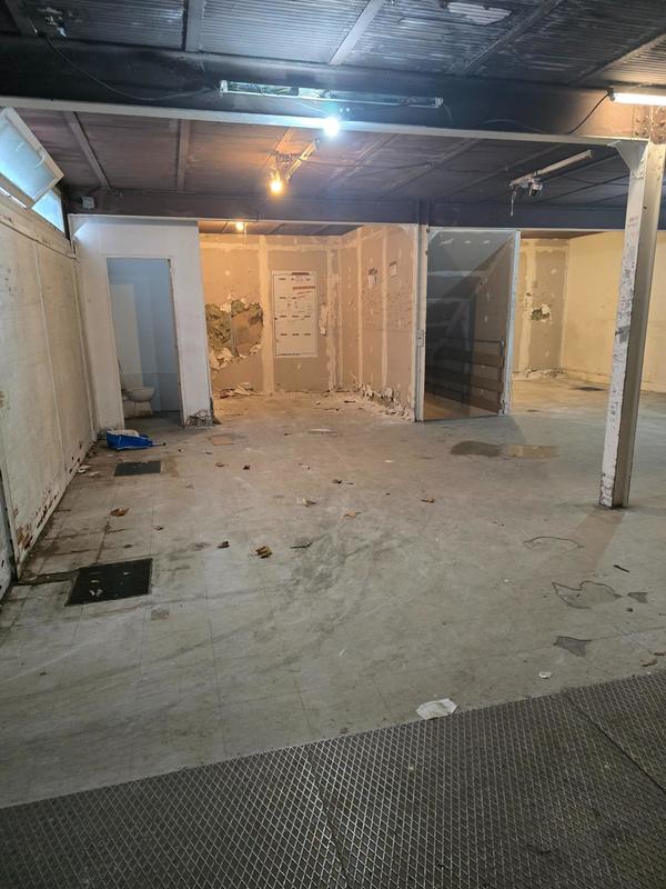 Local commercial - 260 m² - 2 pièces