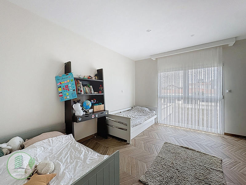 Maison - 187 m² - 7 pièces