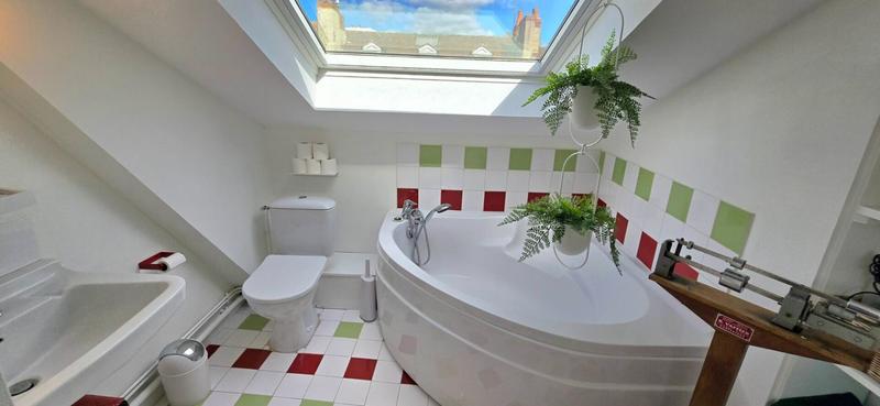 Maison - 180 m² - 9 pièces