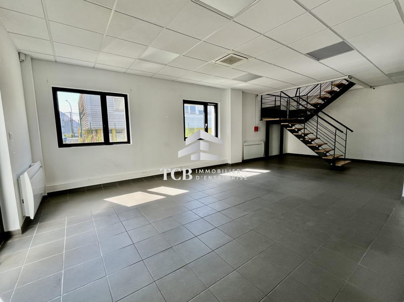 Local d'activités - 1 175 m²