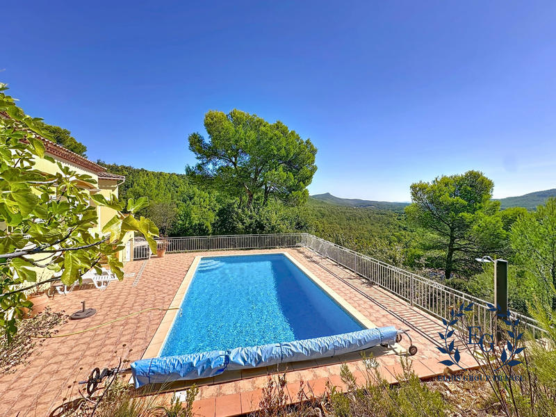 Maison traditionnelle - 180 m² - 7 pièces