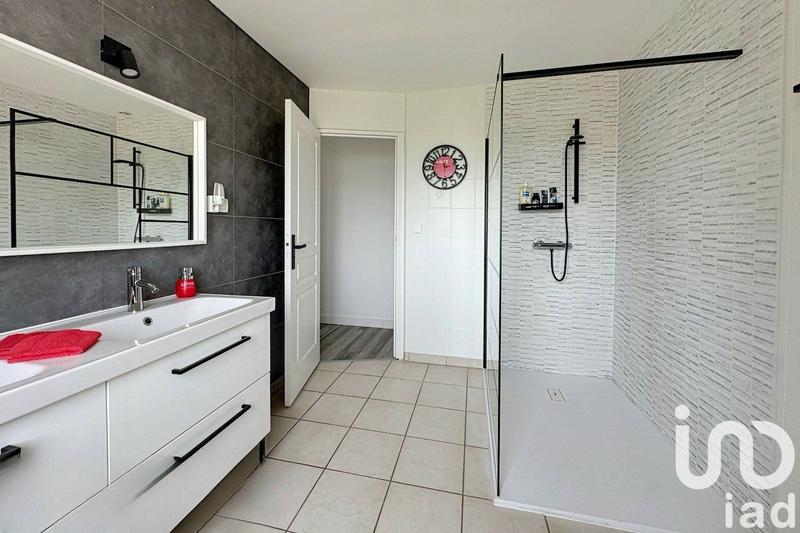 Maison - 240 m² - 7 pièces