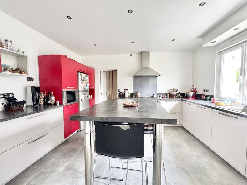 Maison - 240 m² - 5 pièces