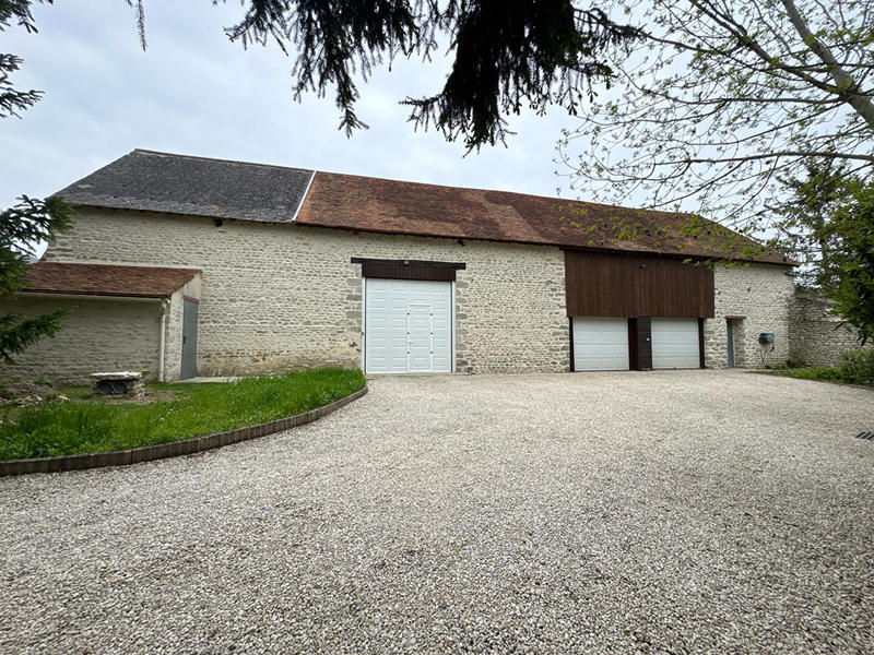 Maison - 240 m² - 8 pièces