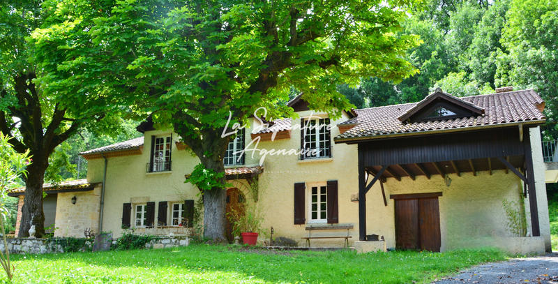 Maison - 231 m² - 7 pièces