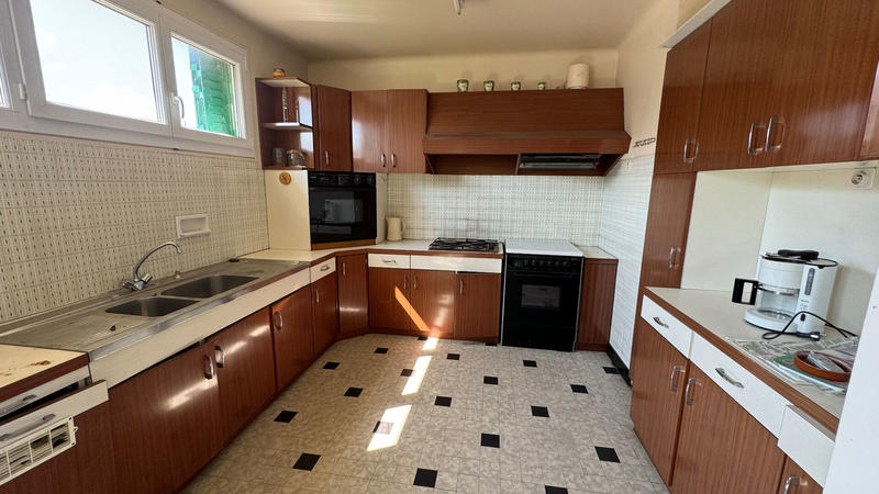 Maison - 235 m² - 10 pièces