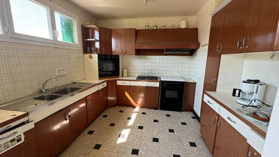 Maison - 235 m² - 10 pièces