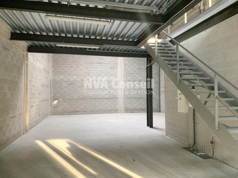 Entrepôt - 240 m²