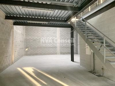 Entrepôt - 240 m²