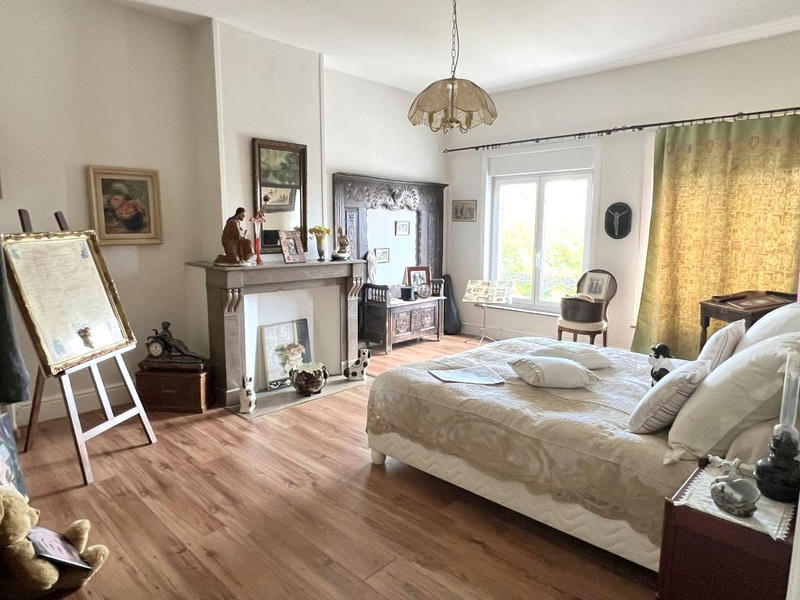 Maison - 290 m² - 8 pièces