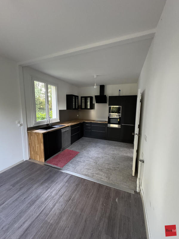 Maison contemporaine - 237 m² - 11 pièces