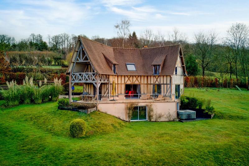 Maison - 273 m² - 7 pièces