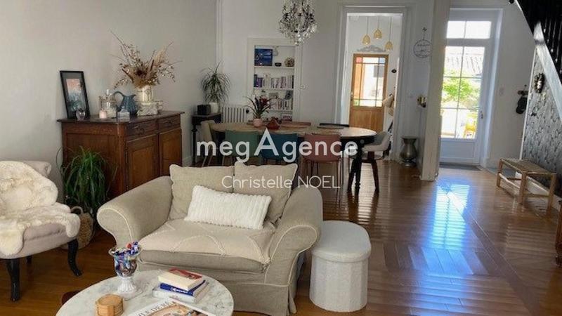 Maison - 205 m² - 8 pièces